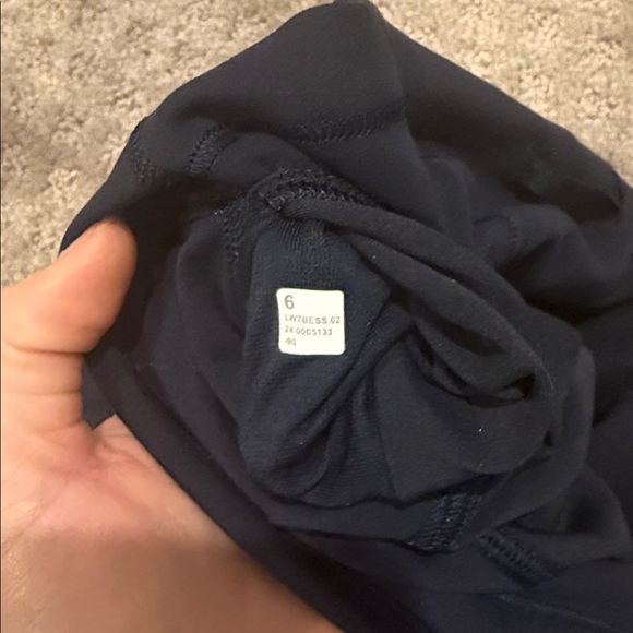 Size 6 Navy Lululemon Biker Shorts 6” Inseam - Picture 4 of 4